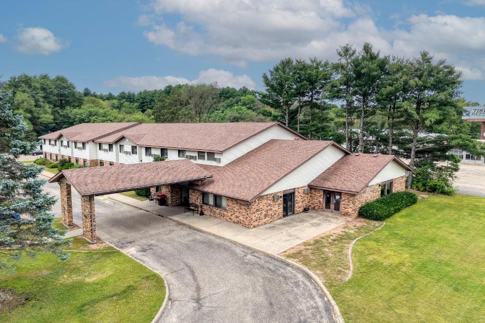 Wautoma Inn by OYO near Airport WI 73